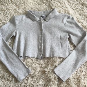 PRINCESS POLLY - Grey Button Long Sleeve Crop Top